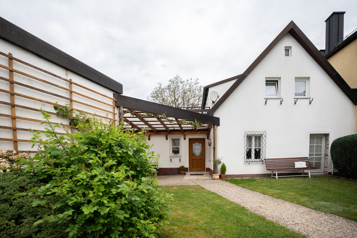 Ferienhaus am Bach im Zentrum von Steinberg am See