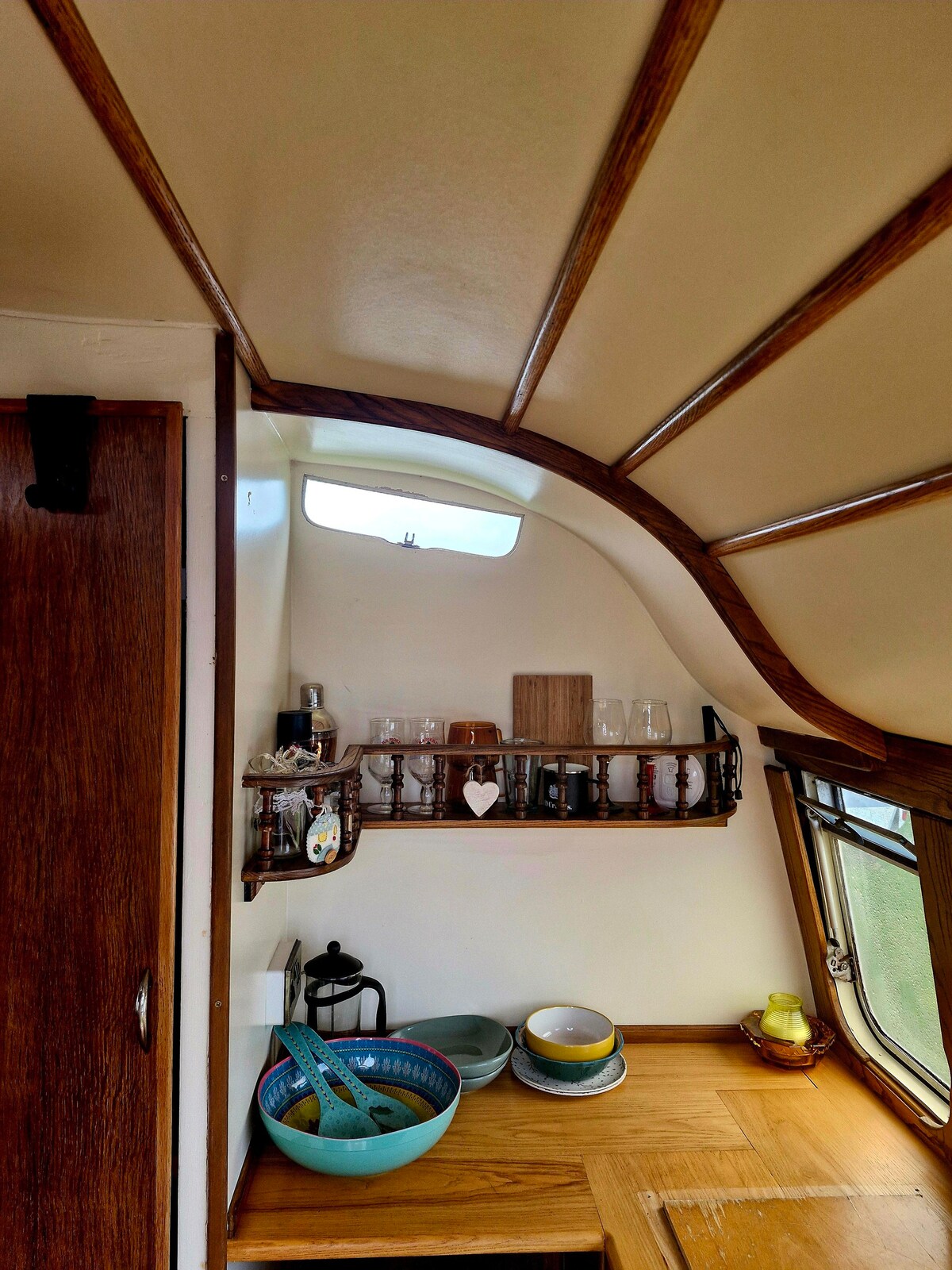 Vintage Caravan, Beara. Ideal for Walkers & Hikers