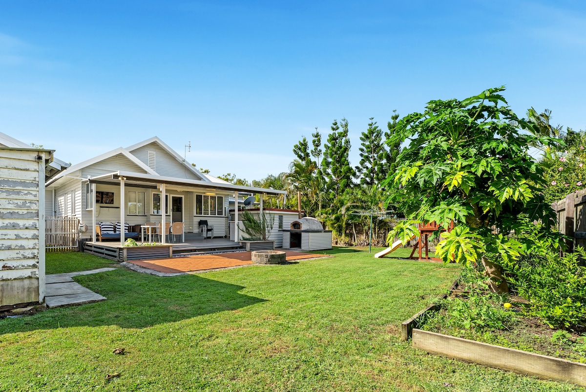 Deckside Delight—Seaside Queenslander for Families