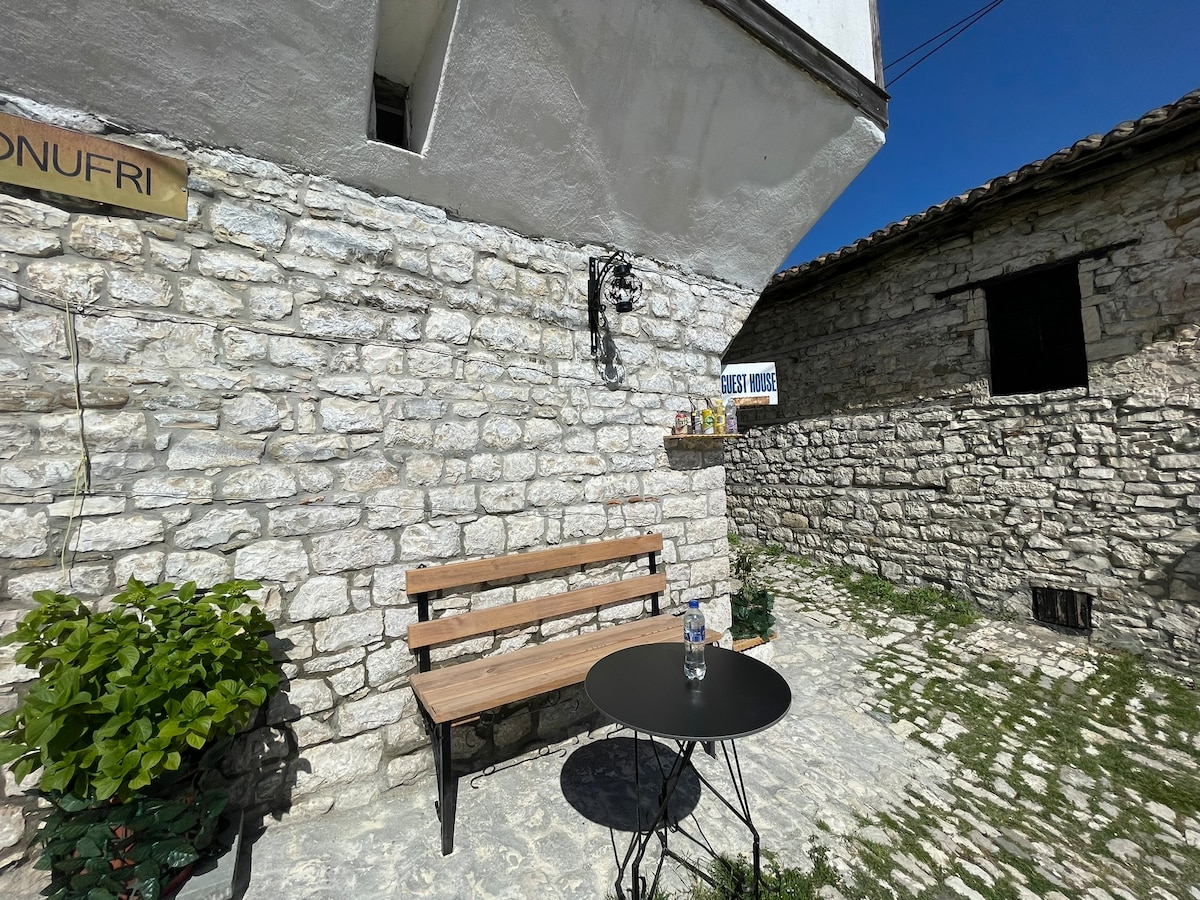 Guesthouse Kate Berat Castle