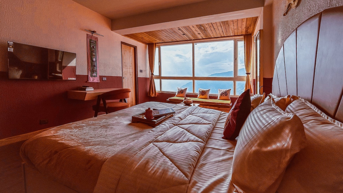 Luxury Suite with Stunning Views of Kanchenjunga