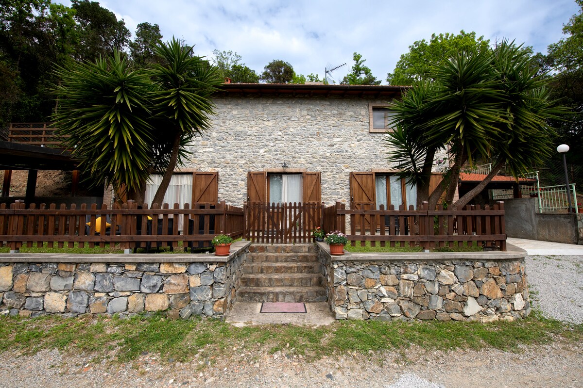 Le Yucche Country House, in the green of Casarza