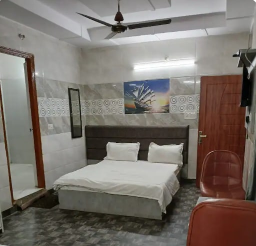 (303) Best room near Har ki Pauri, Haridwar