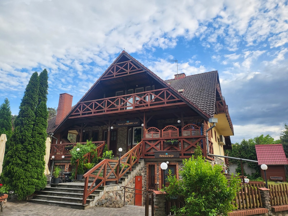 Powidz Lakeside Hotel