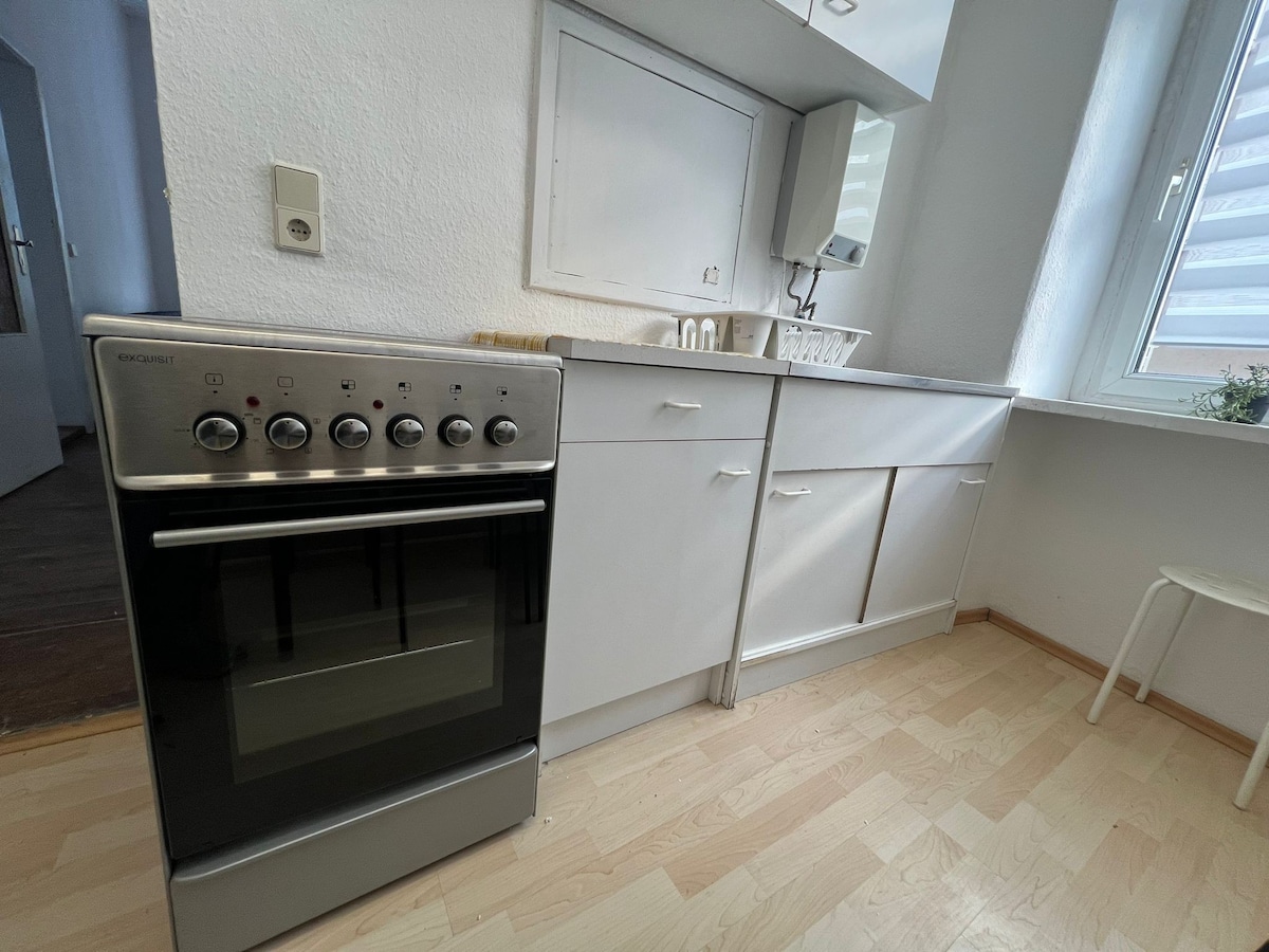Spacious 3 rooms flat with double beds & hot bath
