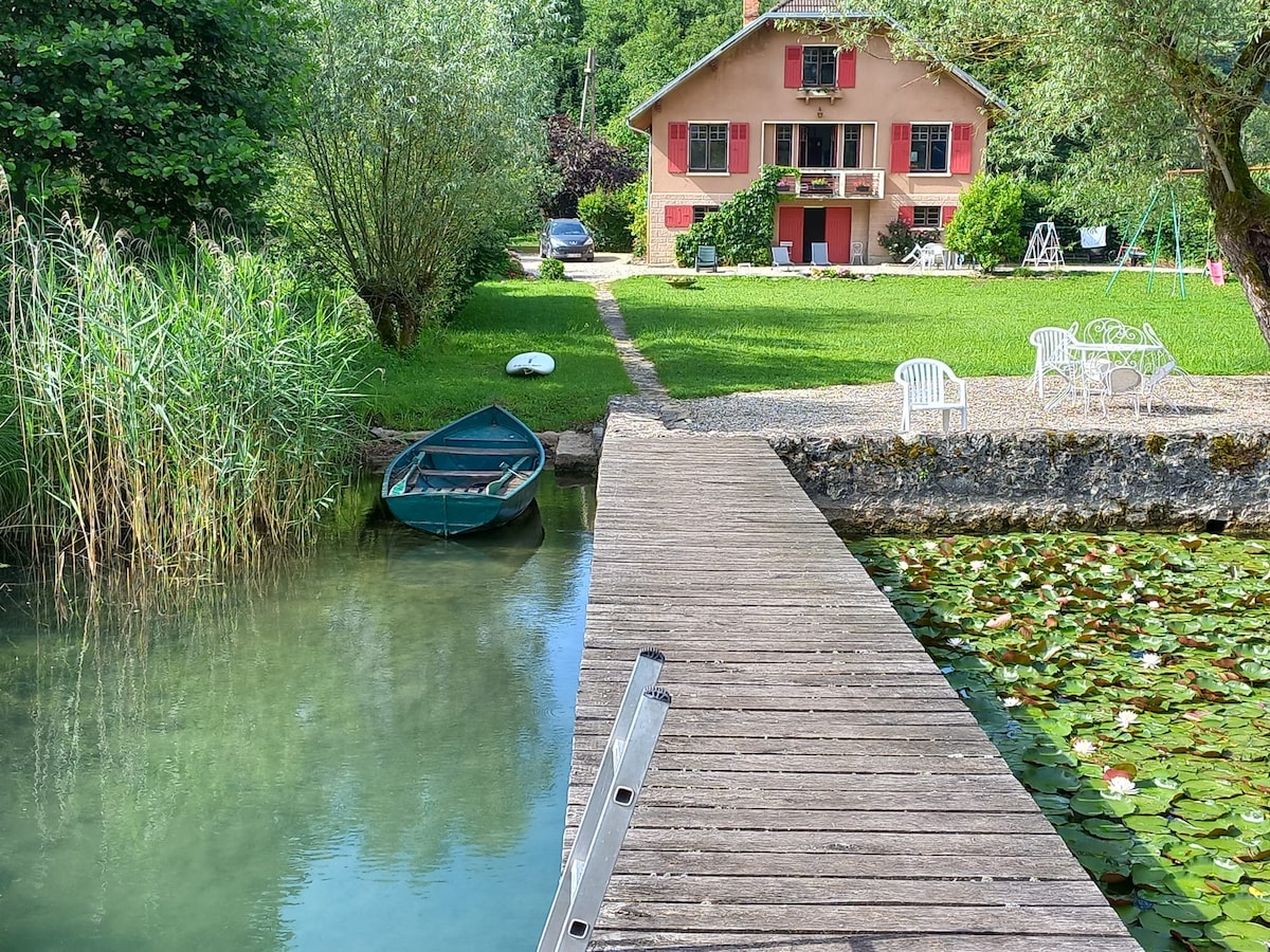 Maison lac d'Aiguebelette, les pieds dans l'eau