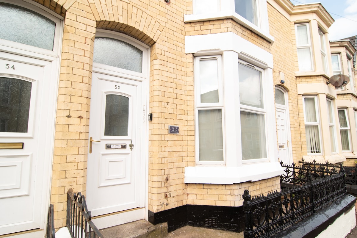 Central 4bed house, free parking
