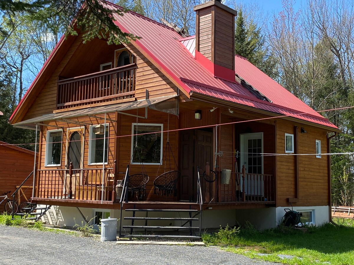 Maison chaleureuse à l'orée de la forêt