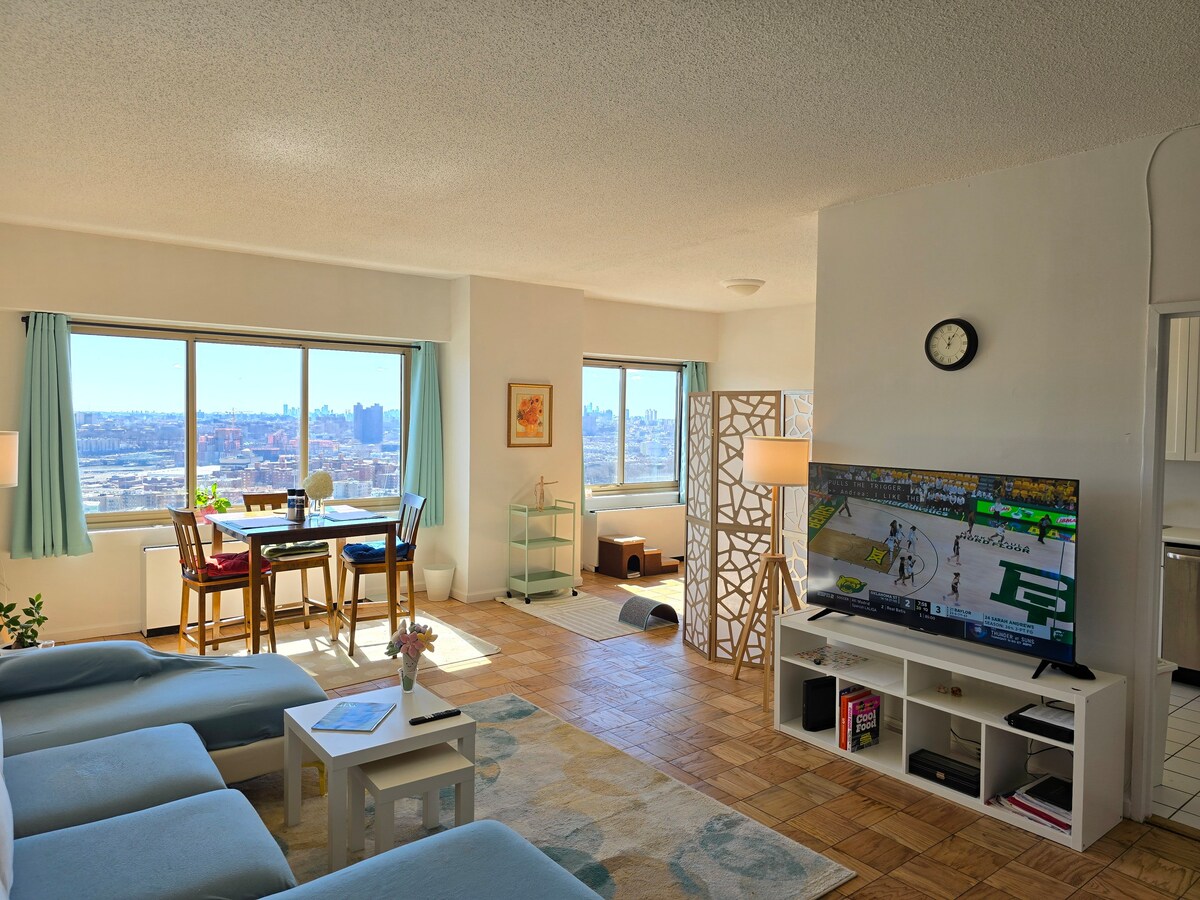 Spacious NYC 1B1.5B with City View