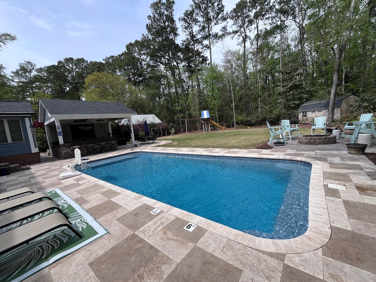 Entire home with pool 5 min from the beach!