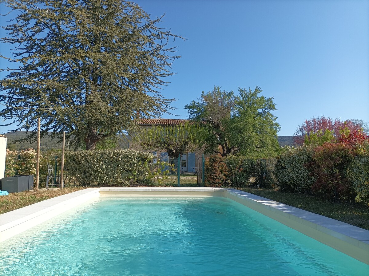 Mas Le Cèdre, jardin et piscine, Provence Luberon