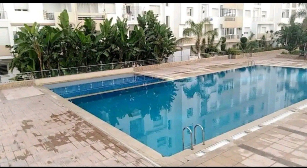 Amazing flat free parking& pool