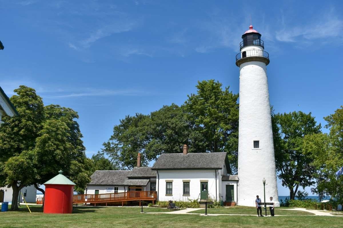 *5 minute walk to Lighthouse County Park!*