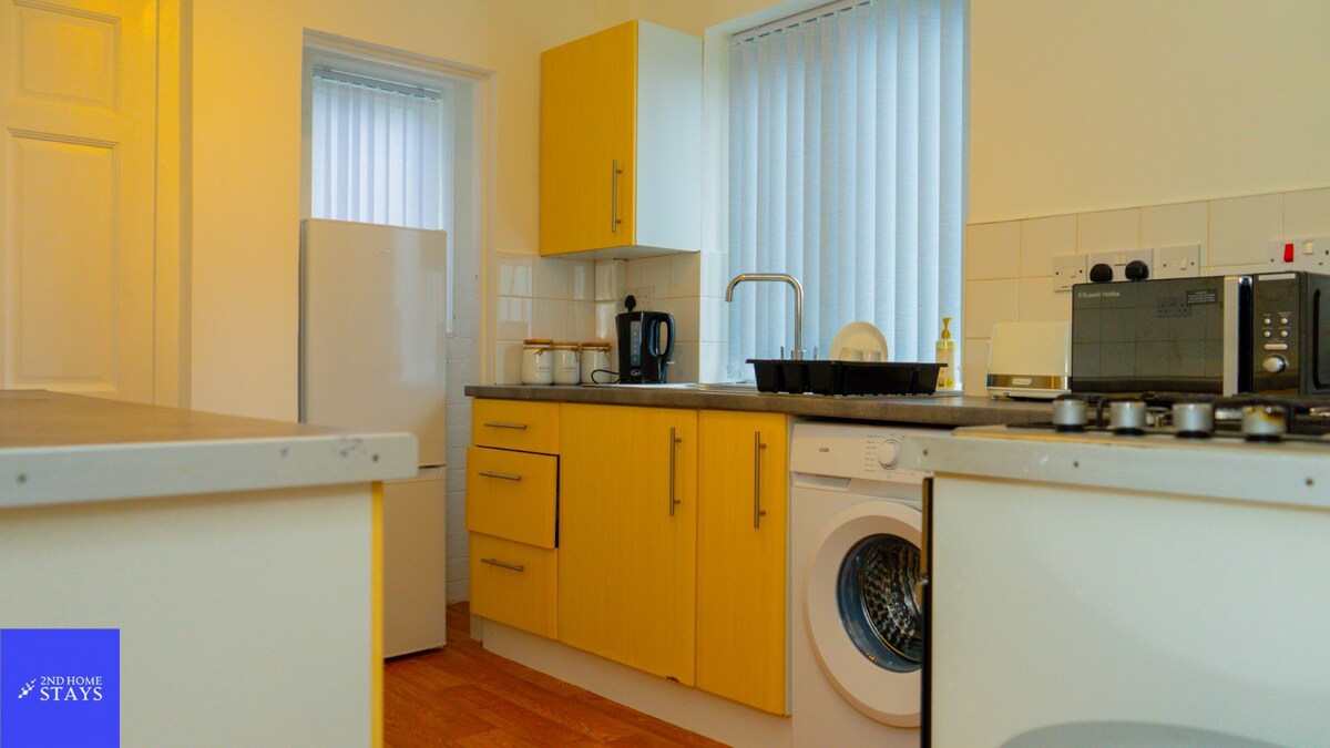 2ndHomeStays-Dudley-Sleeps 12