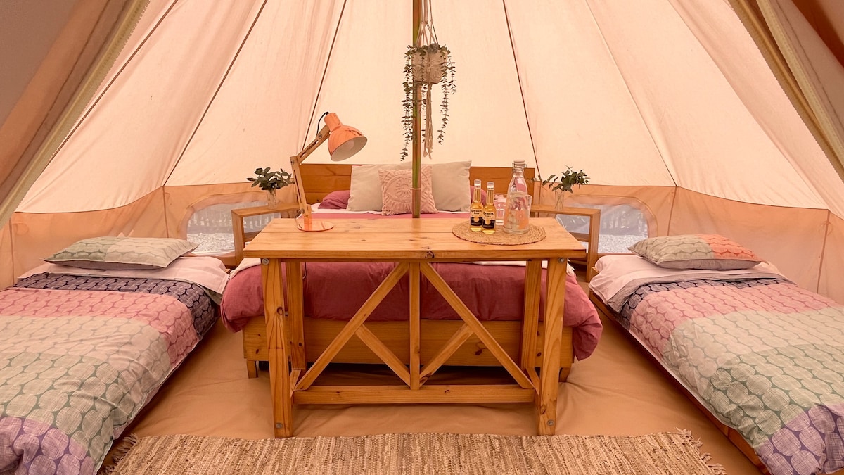 Colorido y acogedor glamping en Asia - Madrigal