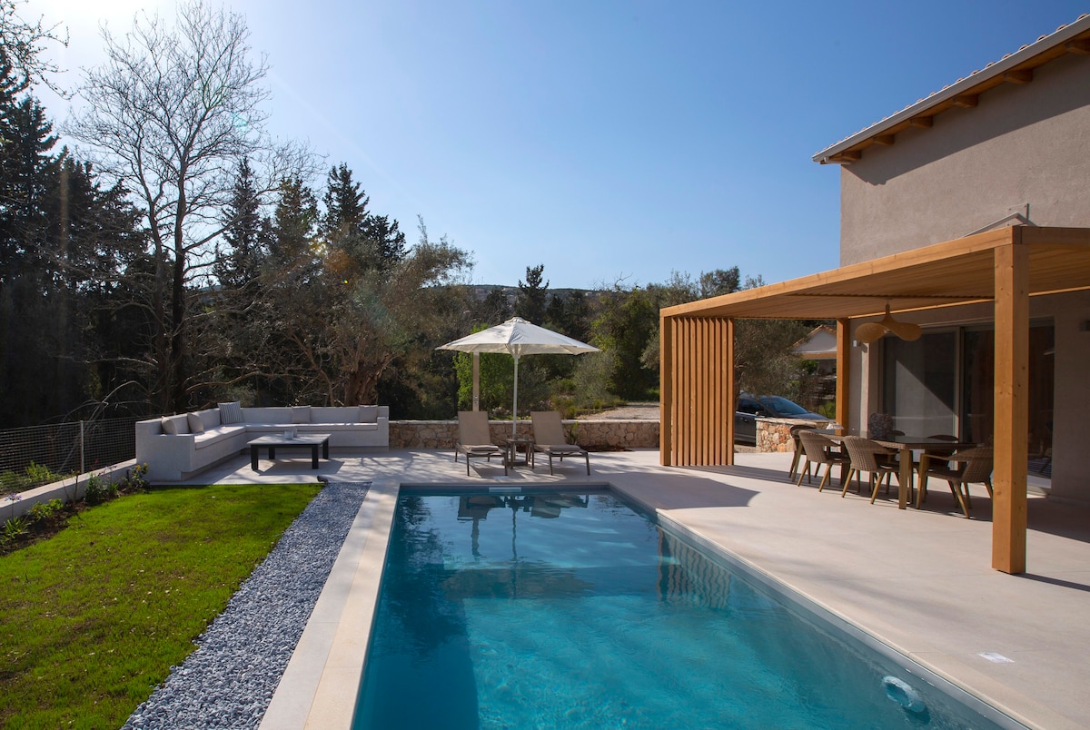 Villa Elpis-A tranquil retreat amidst nature