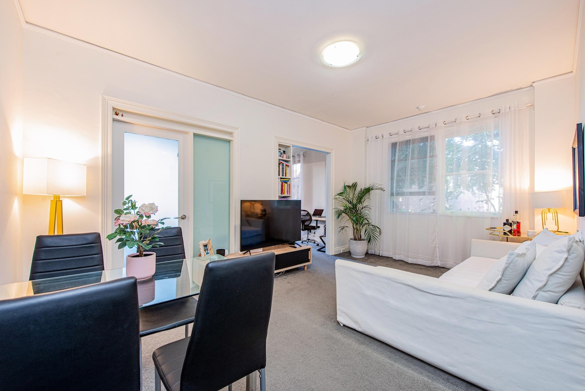 Sun-Kissed Apartment 300m to Bondi Beach