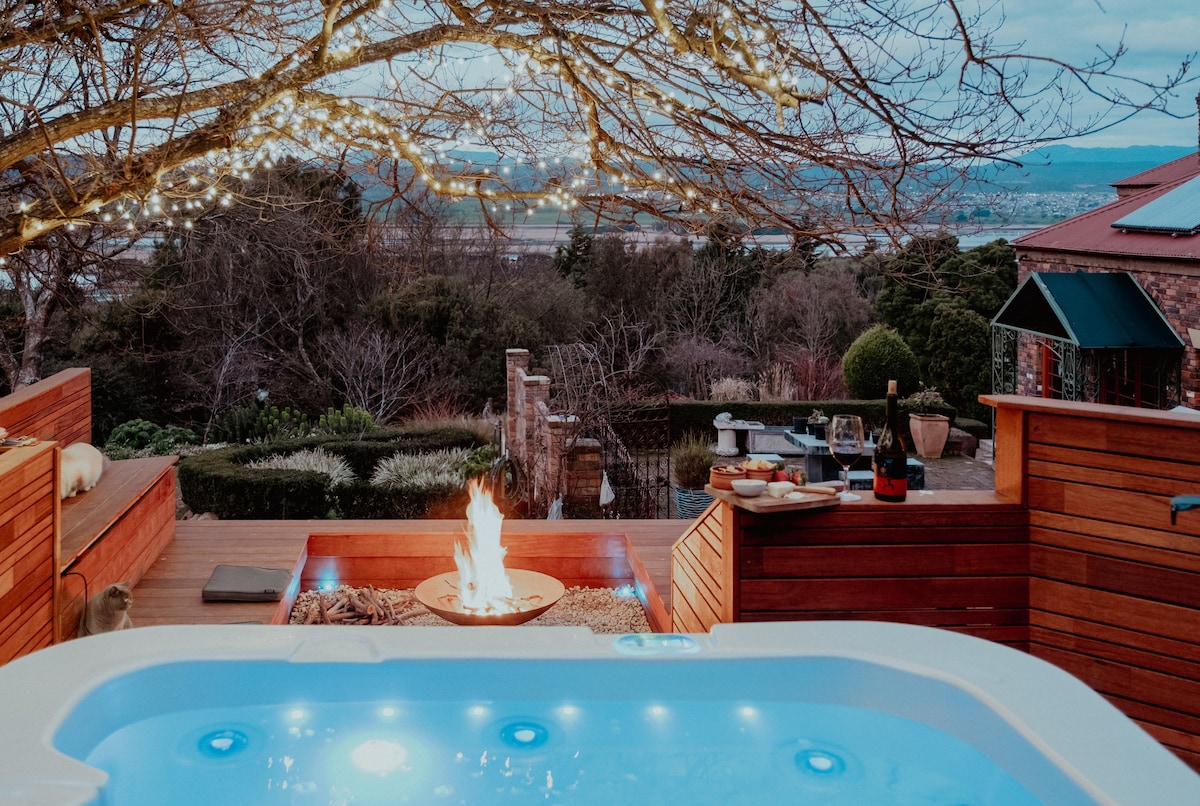 Jaclyn Studio-outdoor spa & sauna wz amazing views