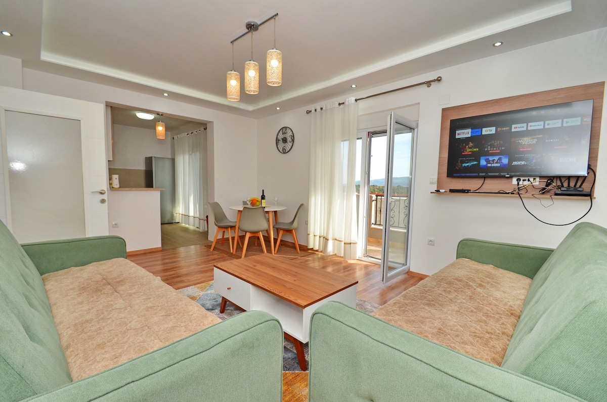 Stylish 90m2 2BR Apartment w/ Private Terrace