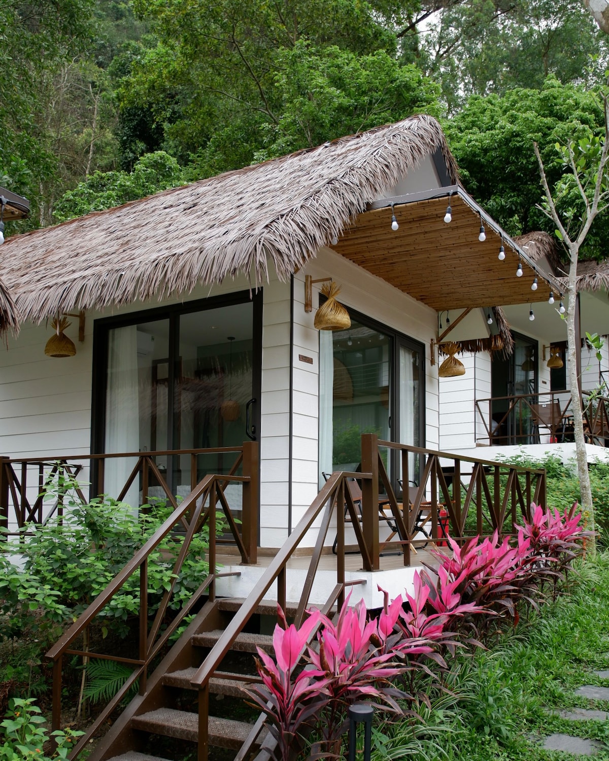 Bungalow with pool & garden view