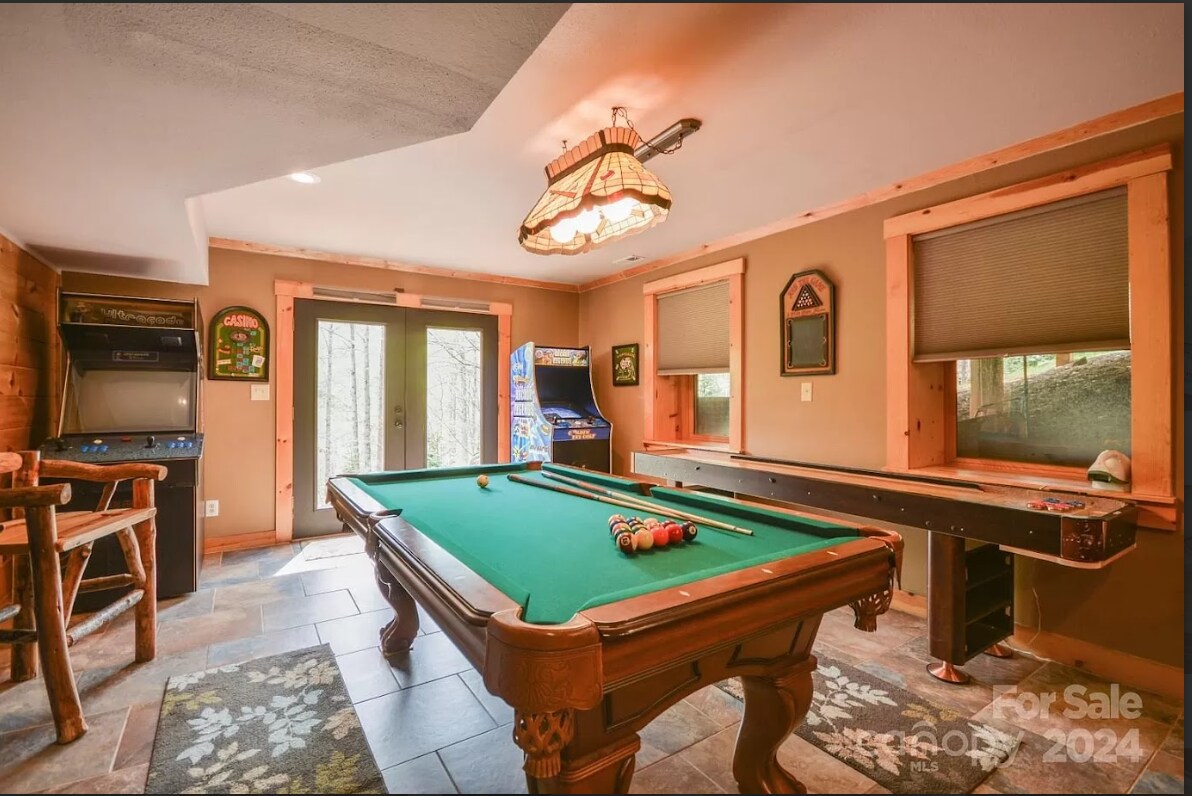 Escape to Mountains w/ Hot Tub, Game Room & Views