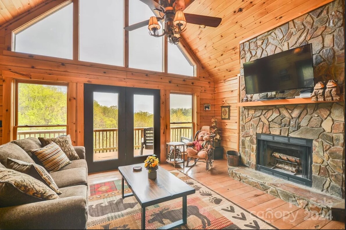 Escape to Mountains w/ Hot Tub, Game Room & Views