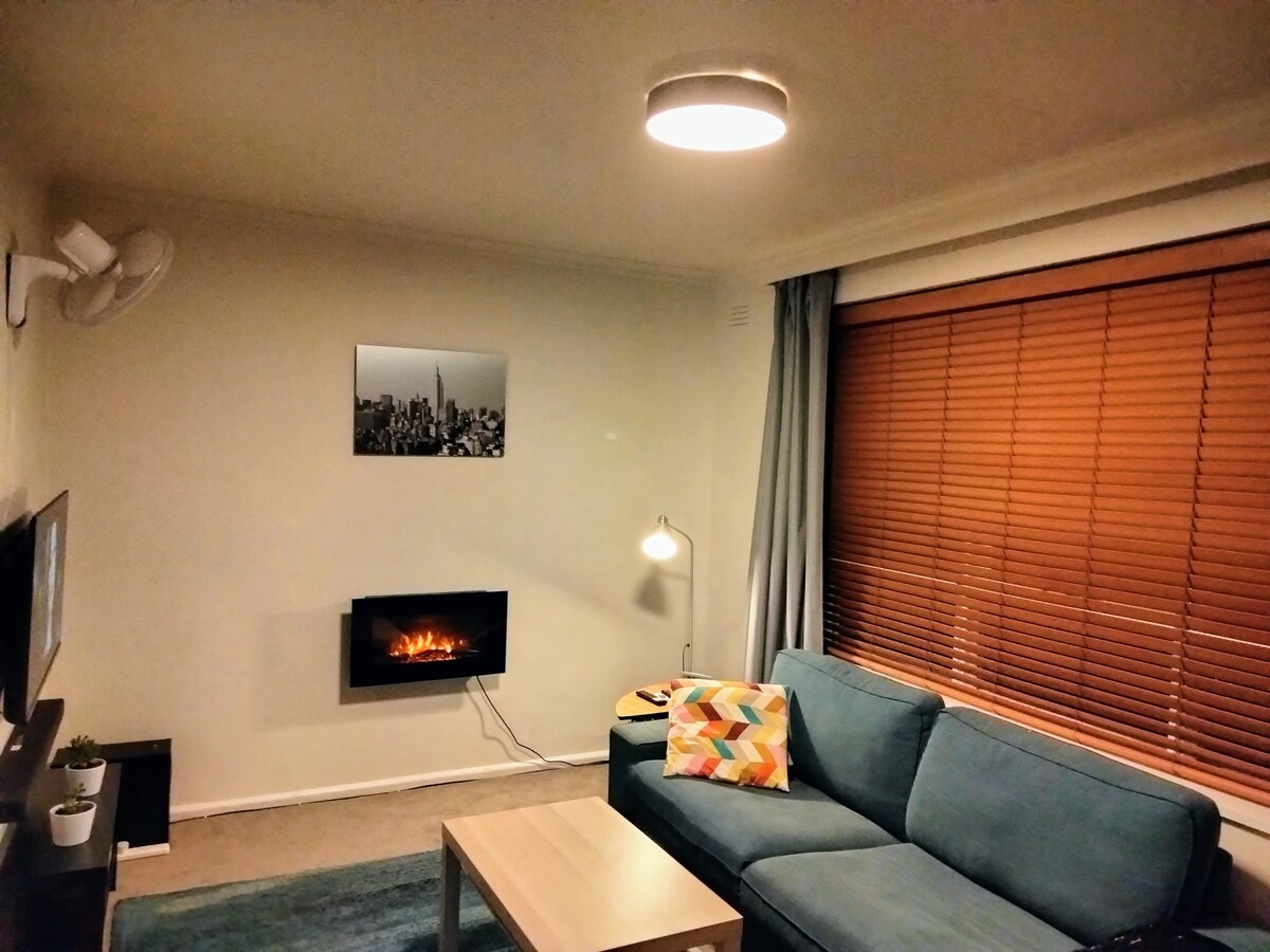 Entire 1 BR apt + carpark, close to CBD, MCG