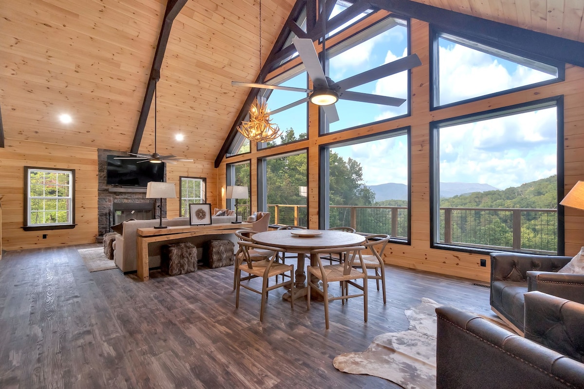 Luxe Cabin~Mountain Views+Pool Table+Theater Room