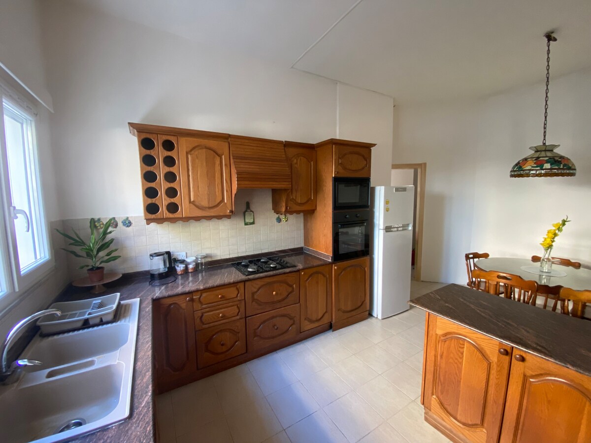 Bright and airy room, st Julians, shared bathroom