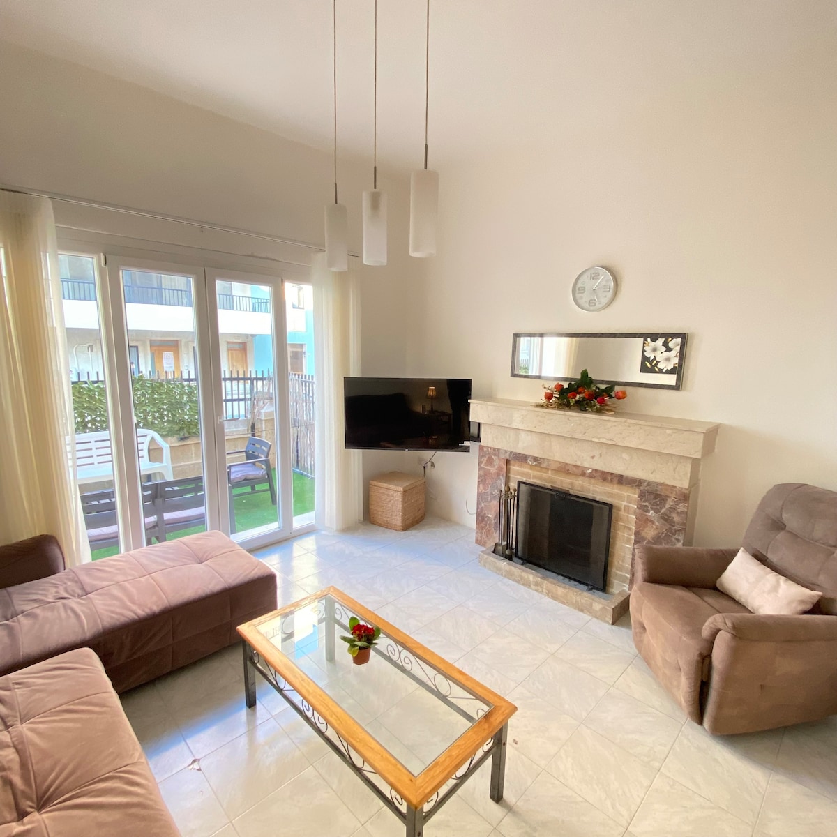 Bright and airy room, st Julians, shared bathroom