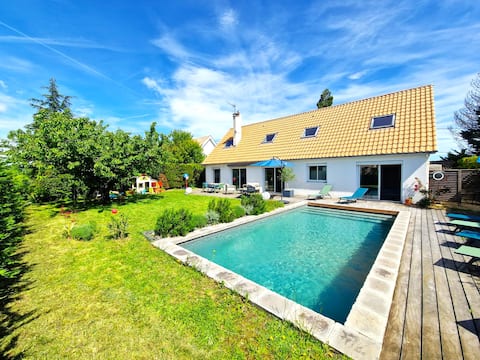 Maison avec piscine privé + Tennis à 20min de Lyon