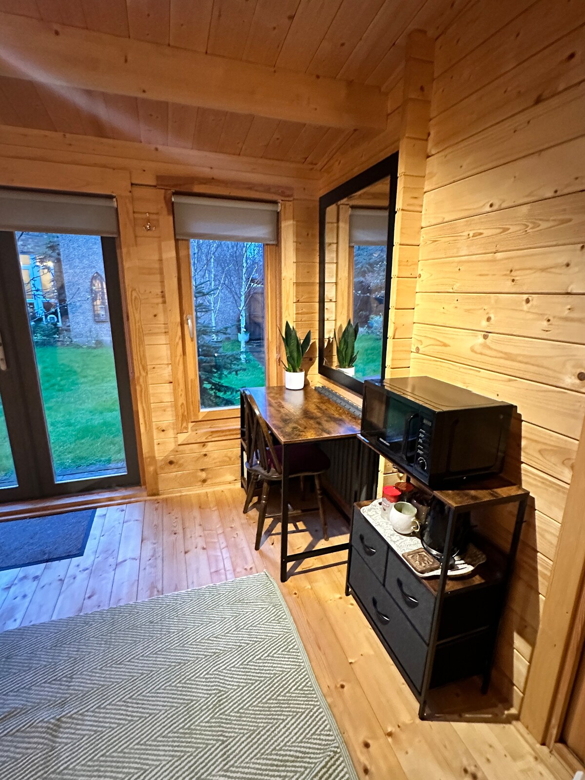 Garden log cabin with ensuite