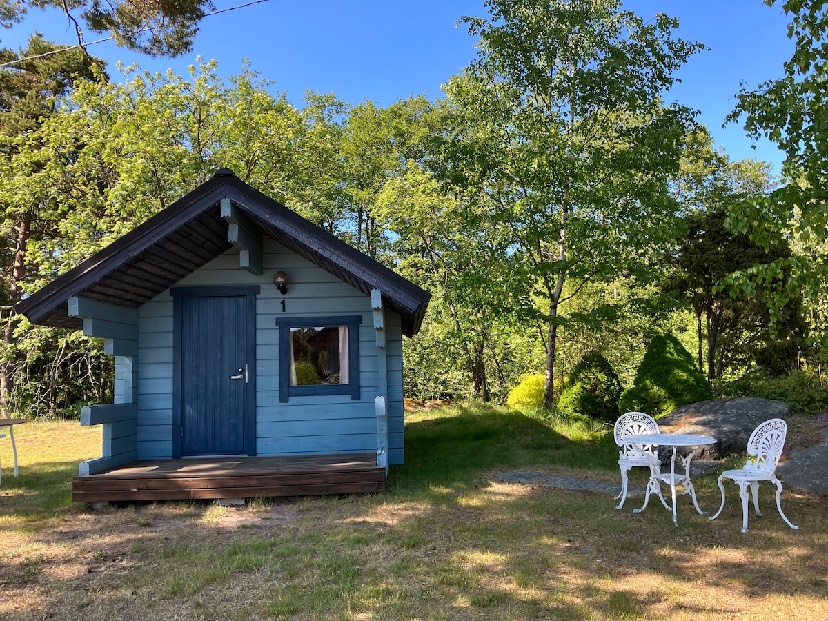 Small overnight cabin in the archipelago (1 of 4)