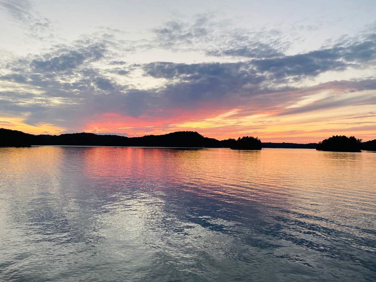 Lakeside Muskoka Haven - Cottage on Muskoka Lakes