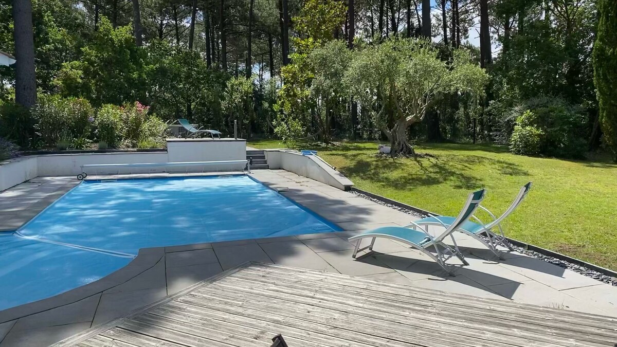 Confortable villa au golf avec piscine et terrasse