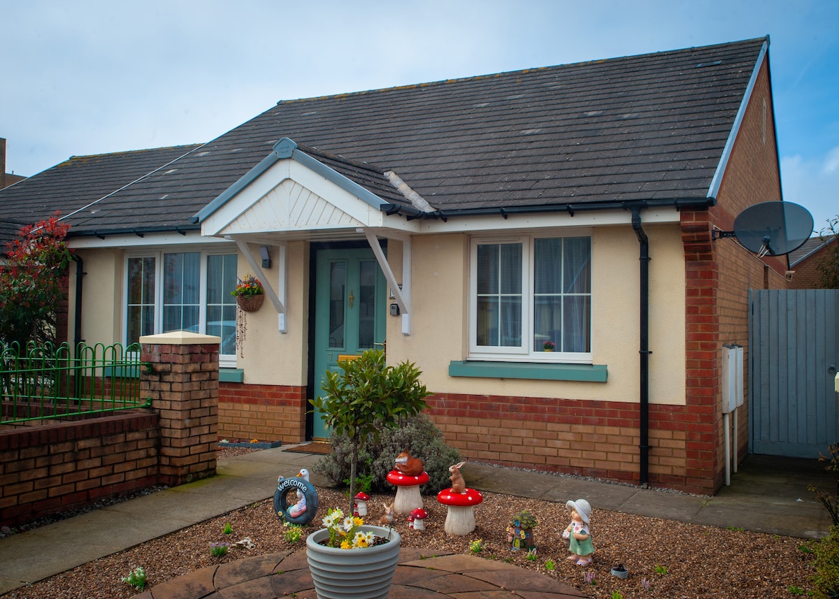 Step Free Bungalow By The Beach