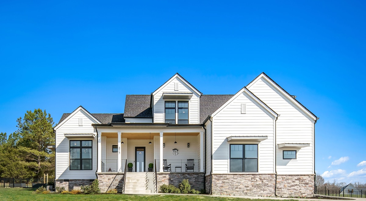 New Modern Luxury Farmhouse on Center Hill Lake