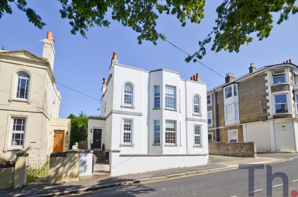 *NEW* 2 Bedroom Basement Apt in Georgian Townhouse