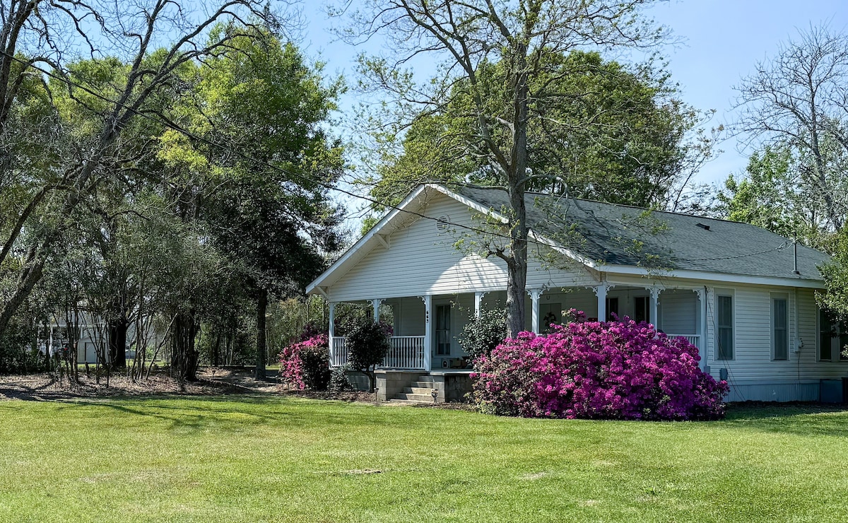 Southern Luxuries Near I-75 w/ RV Hookup & FirePit