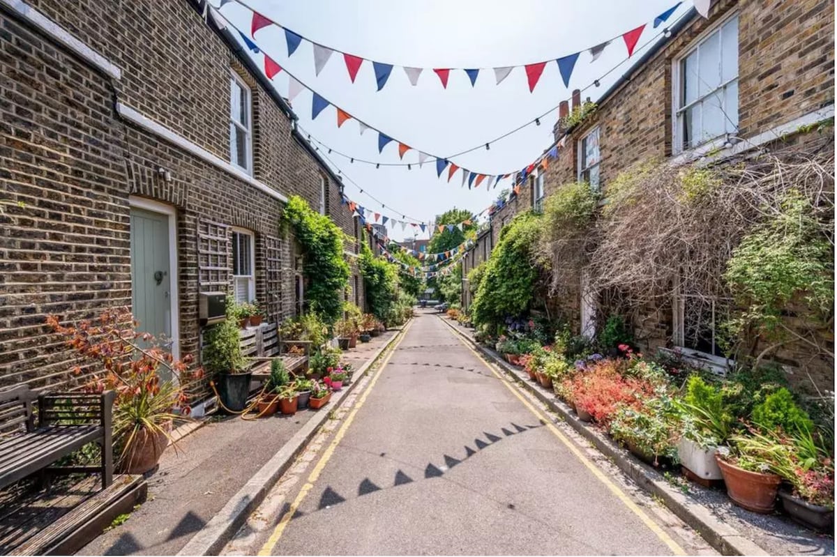 Cute 2-Bed House in a Picturesque Greenwich Street