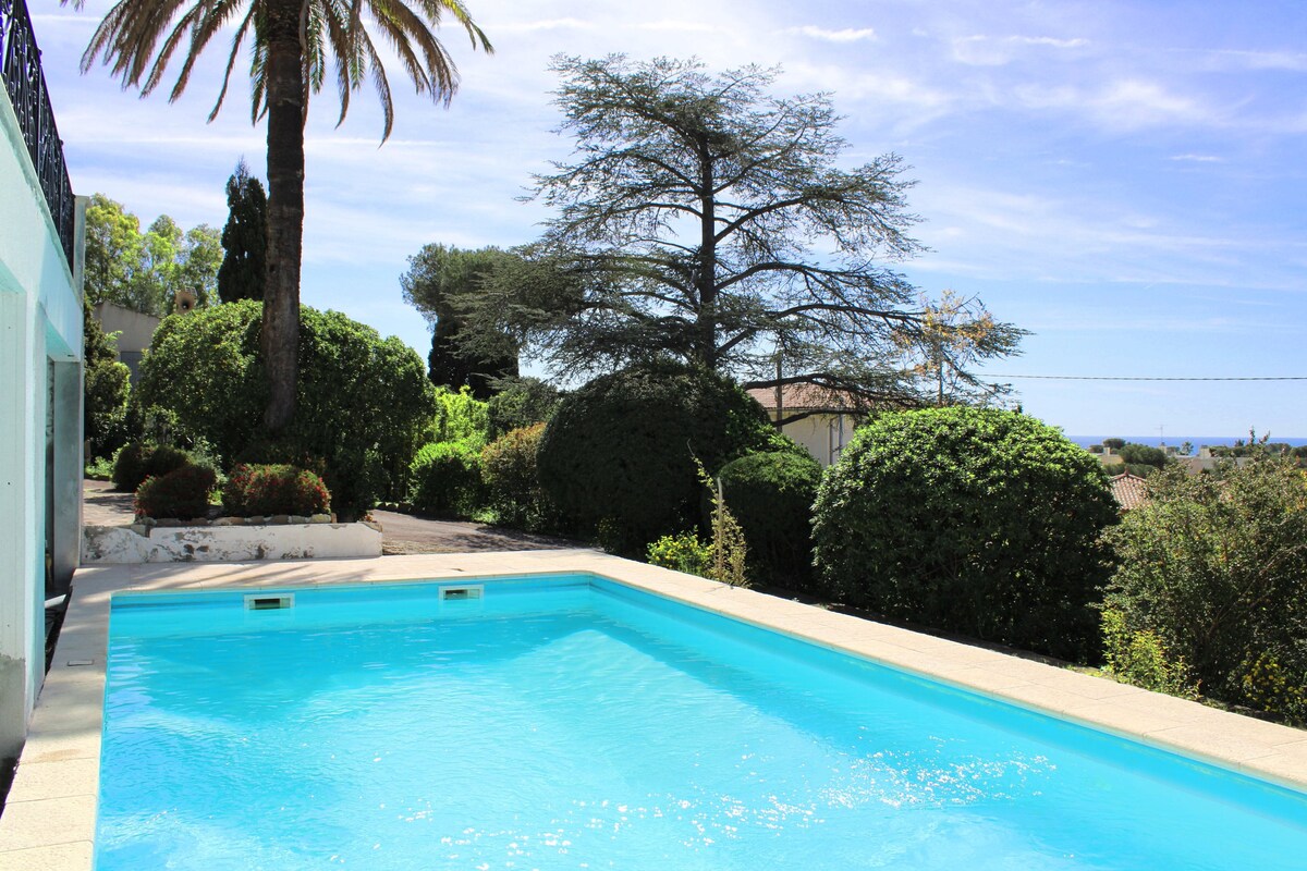 Villa ancienne haut de gamme avec vue mer, piscine