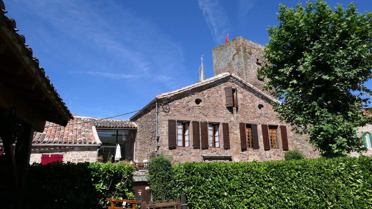 Maison de caractère dans village Médiéval