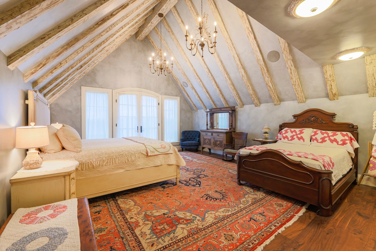 French Country Cottage Suite - The Chateau de Lis