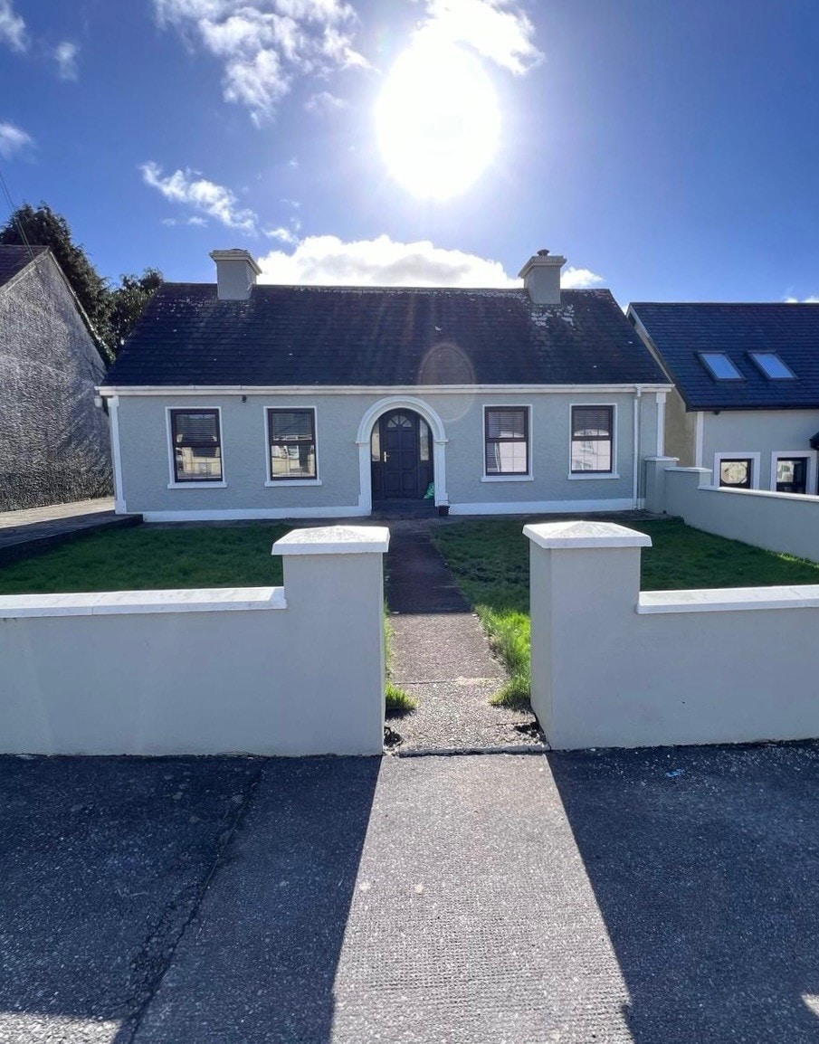 Cozy cottage in Heart of Brosna Village