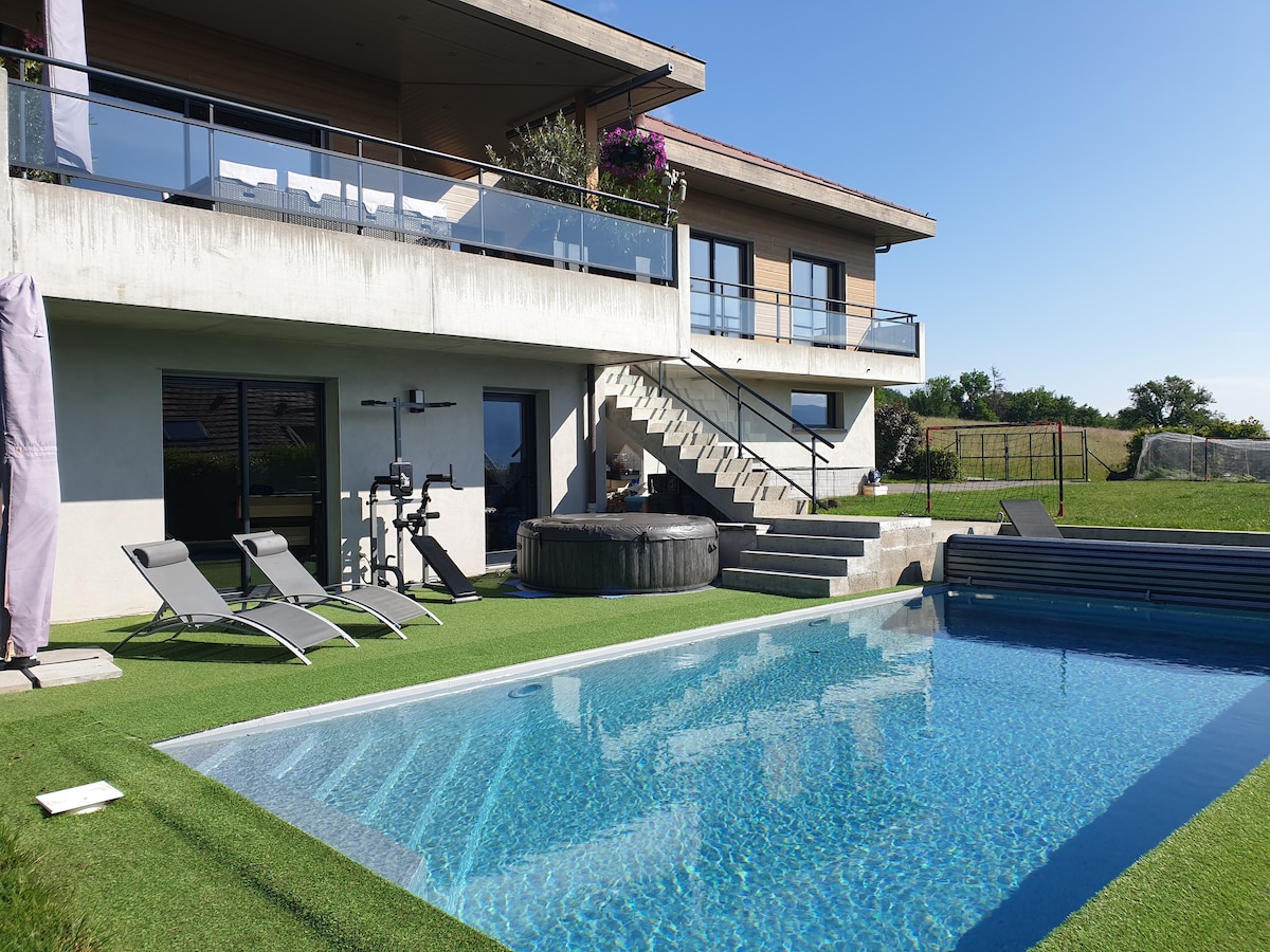 Villa à Annecy avec piscine et vue sur le lac