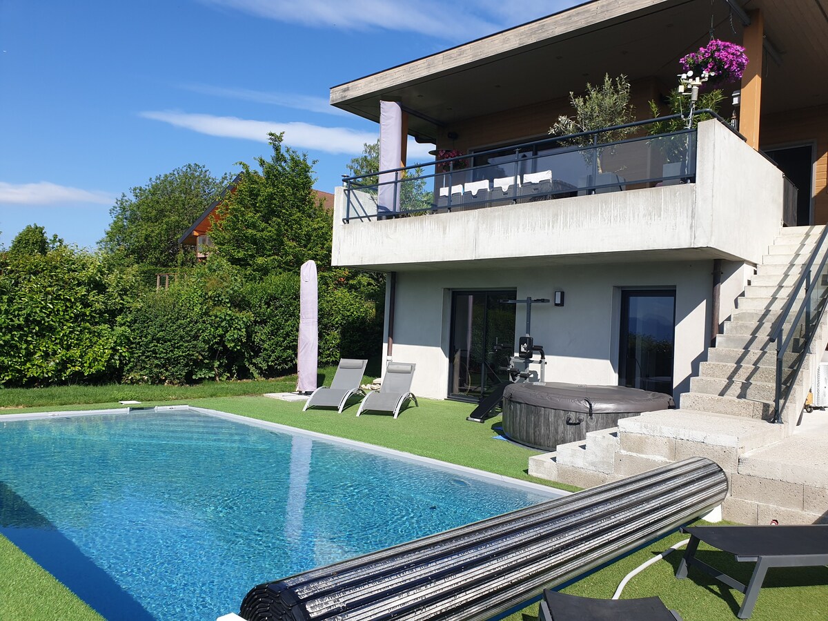 Villa à Annecy avec piscine et vue sur le lac