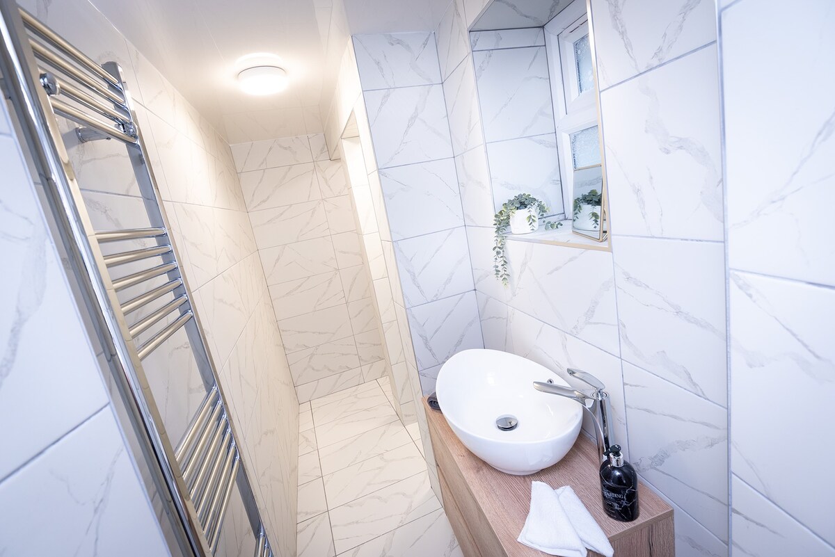 Luxury Double - Waterfall Shower