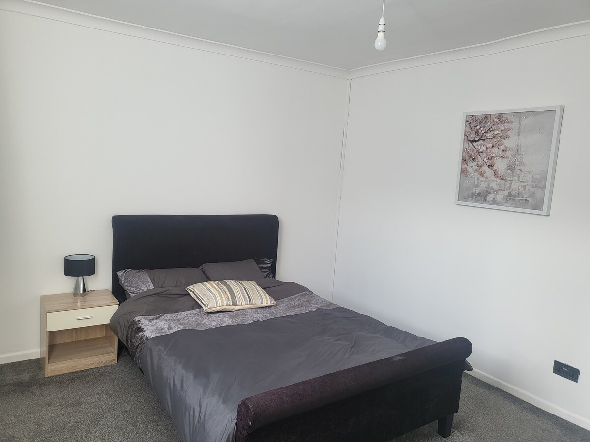 Double bedroom |Central Luton |University |Airport