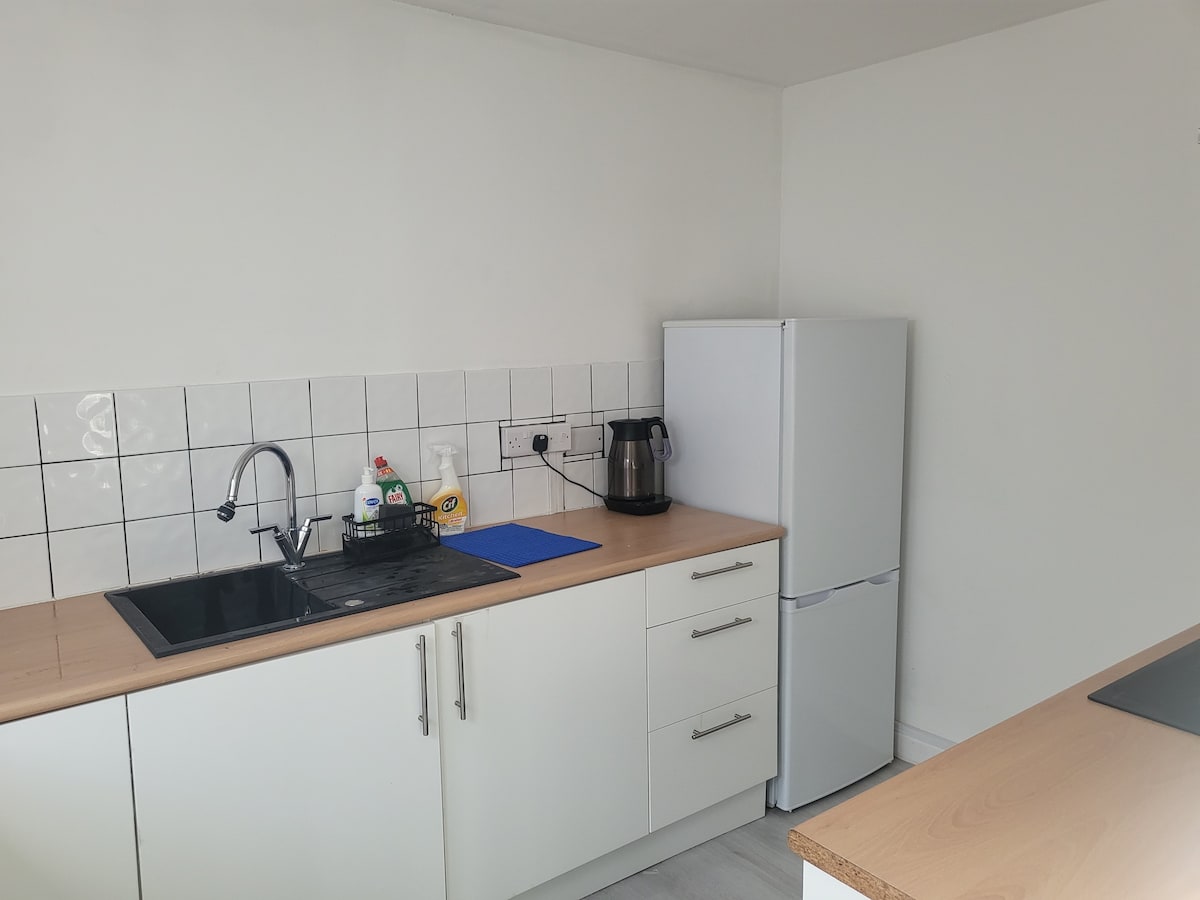 Double bedroom |Central Luton |University |Airport
