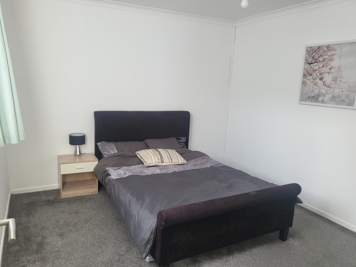 Double bedroom |Central Luton |University |Airport